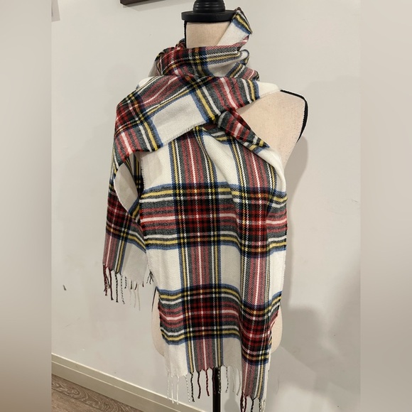 Tommy Hilfiger Plaid Fringe Scarf in Red, Blue, and White One Size Unisex - Picture 2 of 4